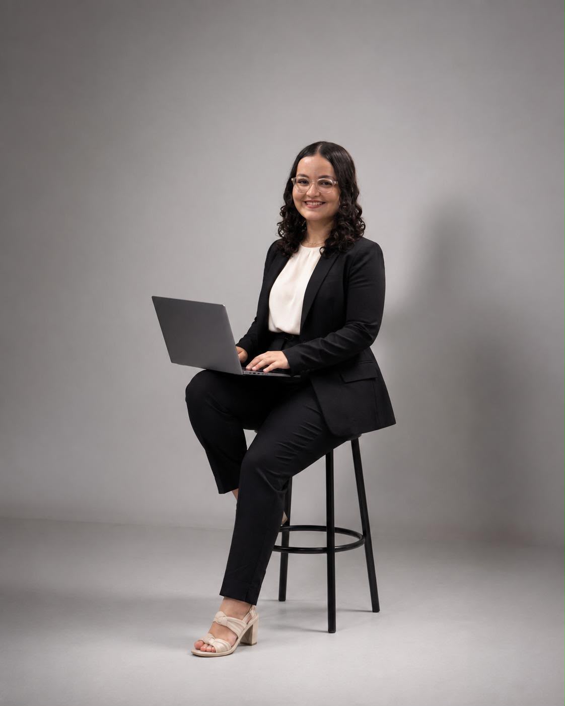 Beatriz, especialista em elaboração de currículo profissional, currículo ATS e orientação de carreira, profissional de Recursos Humanos